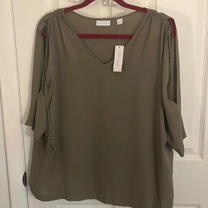[NEW] NY&Co. Blouse Green w/ Tassle Accentuation on sleeves.